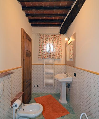 10-bagno camera arancio