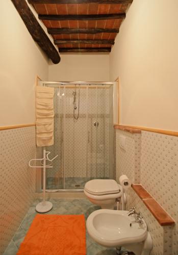 11-nagno camera arancio