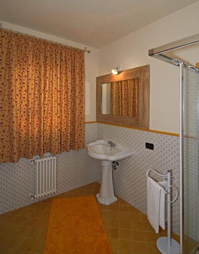 14-bagno camera gialla