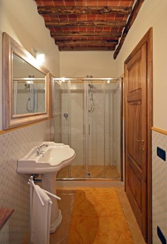 21- bagno camera gialla