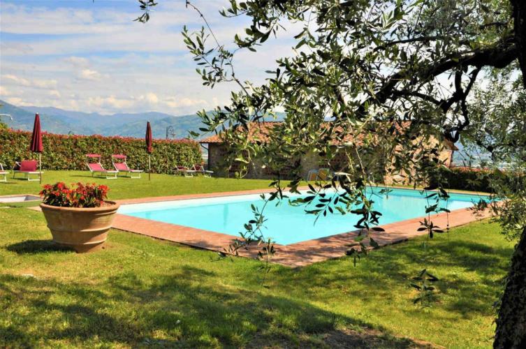 5- piscina agriturismo principato-r